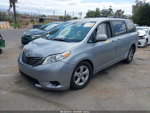45214116 :رقم المزاد ، 5TDKK3DC8DS396528 vin ، 2013 Toyota Sienna Le V6 8 Passenger مزاد بيع