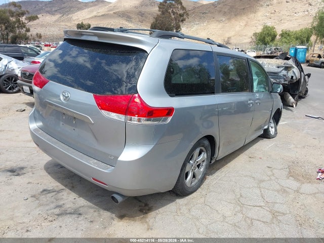 45214116 :رقم المزاد ، 5TDKK3DC8DS396528 vin ، 2013 Toyota Sienna Le V6 8 Passenger مزاد بيع