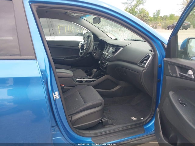 2017 Hyundai Tucson Se მანქანა იყიდება აუქციონზე, vin: KM8J3CA47HU275668, აუქციონის ნომერი: 45214117