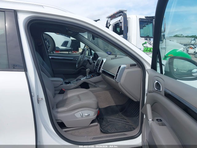 45214155 :رقم المزاد ، WP1AF2A23ELA82504 vin ، 2014 Porsche Cayenne Diesel Platinum Edition مزاد بيع