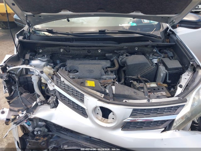 Toyota RAV4 LE 2015 JTMBFREV3FJ020472 Image 10