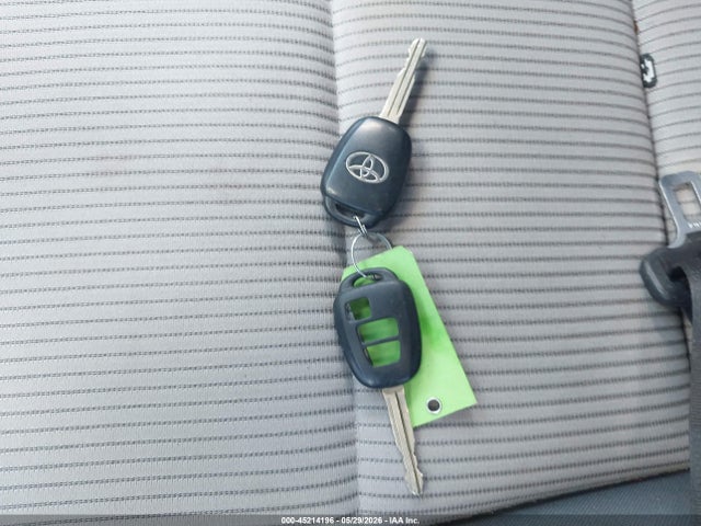 Toyota RAV4 LE 2015 JTMBFREV3FJ020472 Image 11