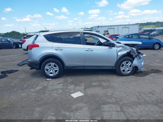 Toyota RAV4 LE 2015 JTMBFREV3FJ020472 Image 14