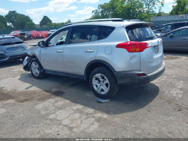 Toyota RAV4 LE 2015 JTMBFREV3FJ020472 Image 3