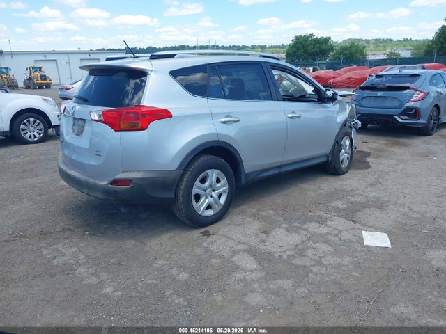Toyota RAV4 LE 2015 JTMBFREV3FJ020472 Image 4