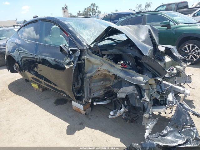 Tesla Model Y Awd/long Range Dual Motor All-wheel Drive 2023 7SAYGAEE9PF711459 main image