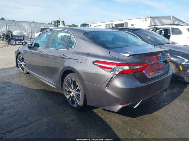 45214575 :رقم المزاد ، 4T1B11HK7JU657949 vin ، 2018 Toyota Camry Se مزاد بيع