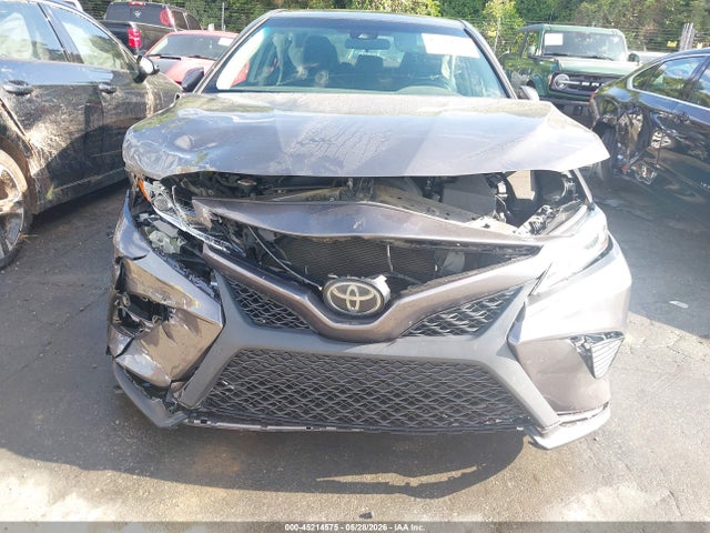 45214575 :رقم المزاد ، 4T1B11HK7JU657949 vin ، 2018 Toyota Camry Se مزاد بيع