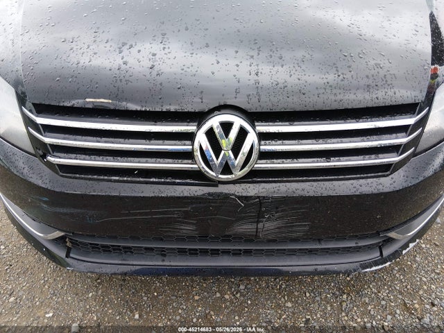 1VWAT7A36FC082527 Volkswagen Passat 1.8t Wolfsburg Edition