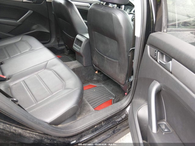 1VWAT7A36FC082527 Volkswagen Passat 1.8t Wolfsburg Edition