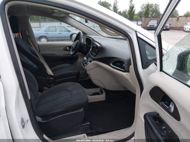 45214693 :رقم المزاد ، 2C4RC1CG1LR128500 vin ، 2020 Chrysler Voyager Lx مزاد بيع