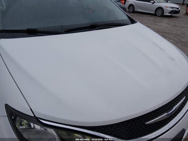 45214693 :رقم المزاد ، 2C4RC1CG1LR128500 vin ، 2020 Chrysler Voyager Lx مزاد بيع