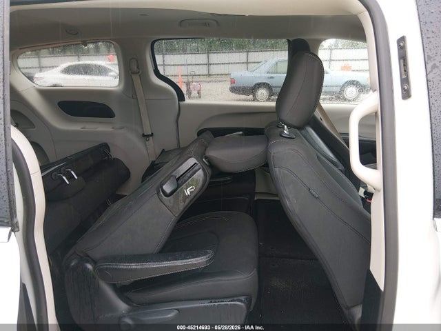 45214693 :رقم المزاد ، 2C4RC1CG1LR128500 vin ، 2020 Chrysler Voyager Lx مزاد بيع