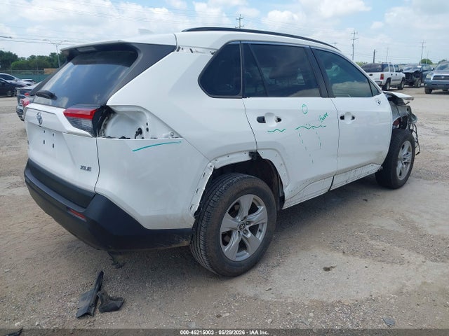 45215003 :رقم المزاد ، 2T3W1RFV4MW184262 vin ، 2021 Toyota Rav4 Xle مزاد بيع