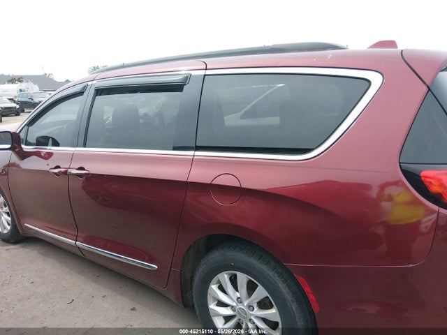 Продаж на аукціоні авто 2017 Chrysler Pacifica Touring-l, vin: 2C4RC1BGXHR530511, номер лоту: 45215110