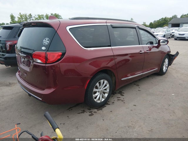 Продаж на аукціоні авто 2017 Chrysler Pacifica Touring-l, vin: 2C4RC1BGXHR530511, номер лоту: 45215110