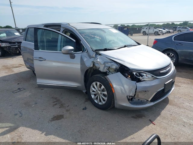Продаж на аукціоні авто 2018 Chrysler Pacifica Touring L, vin: 2C4RC1BG3JR211585, номер лоту: 45215172