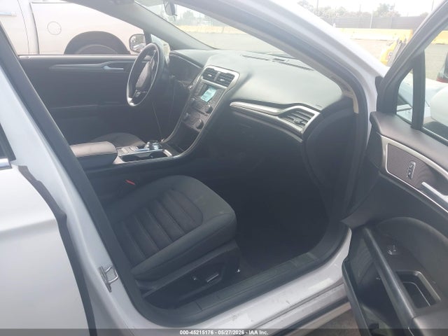 3FA6P0HD3HR235801 Ford FUSION SE