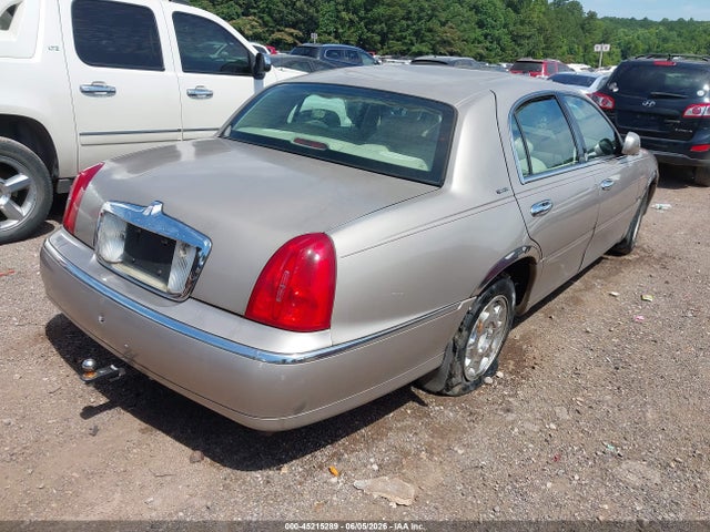Продаж на аукціоні авто 2000 Lincoln Town Car Signature, vin: 1LNHM82W5YY928287, номер лоту: 45215289
