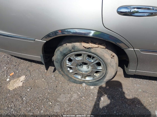 Продаж на аукціоні авто 2000 Lincoln Town Car Signature, vin: 1LNHM82W5YY928287, номер лоту: 45215289