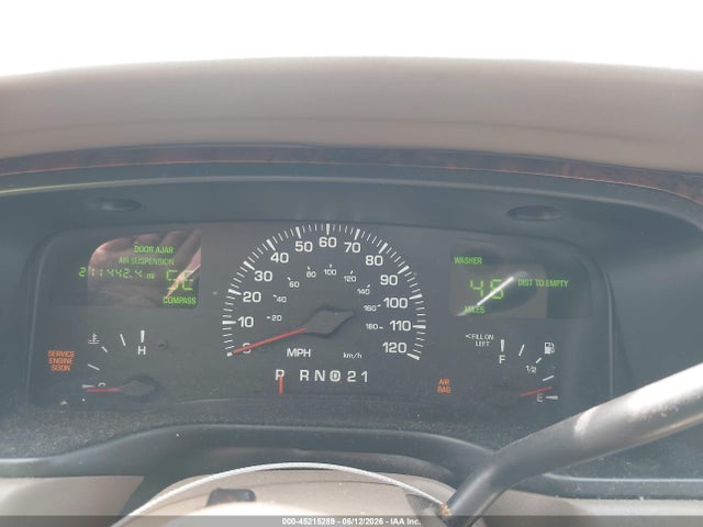 Продаж на аукціоні авто 2000 Lincoln Town Car Signature, vin: 1LNHM82W5YY928287, номер лоту: 45215289