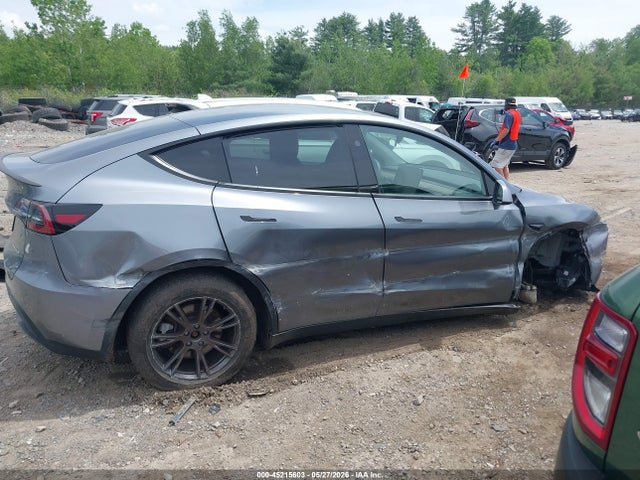 Продаж на аукціоні авто 2024 Tesla Model Y Long Range Dual Motor All-wheel Drive, vin: 7SAYGDEE3RF199749, номер лоту: 45215603
