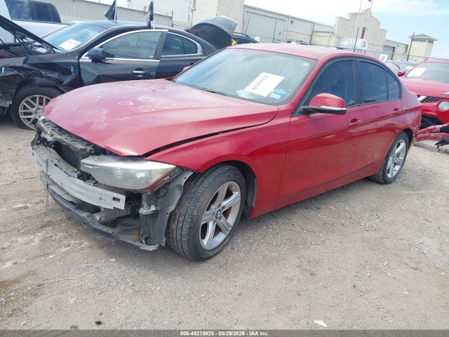 BMW 320i 2014 WBA3B1G51ENT00846 Image 2