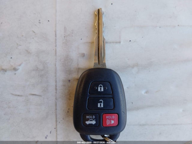 2016 Toyota Corolla Le მანქანა იყიდება აუქციონზე, vin: 5YFBURHE3GP383143, აუქციონის ნომერი: 45215989