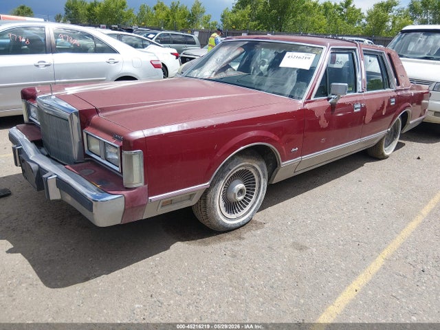 1988 Lincoln Town Car Signature მანქანა იყიდება აუქციონზე, vin: 1LNBM82F0JY718613, აუქციონის ნომერი: 45216219