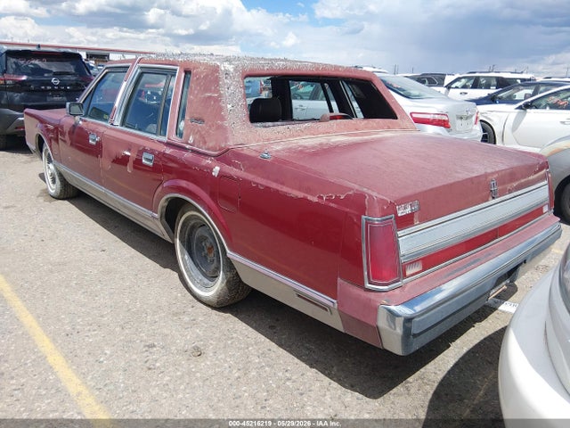 1988 Lincoln Town Car Signature მანქანა იყიდება აუქციონზე, vin: 1LNBM82F0JY718613, აუქციონის ნომერი: 45216219