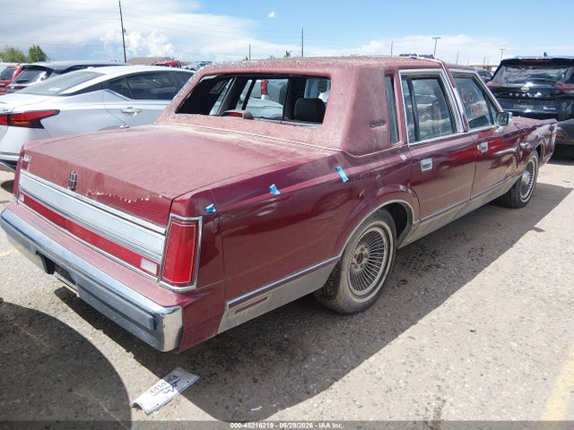 1988 Lincoln Town Car Signature მანქანა იყიდება აუქციონზე, vin: 1LNBM82F0JY718613, აუქციონის ნომერი: 45216219