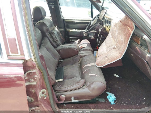 1988 Lincoln Town Car Signature მანქანა იყიდება აუქციონზე, vin: 1LNBM82F0JY718613, აუქციონის ნომერი: 45216219