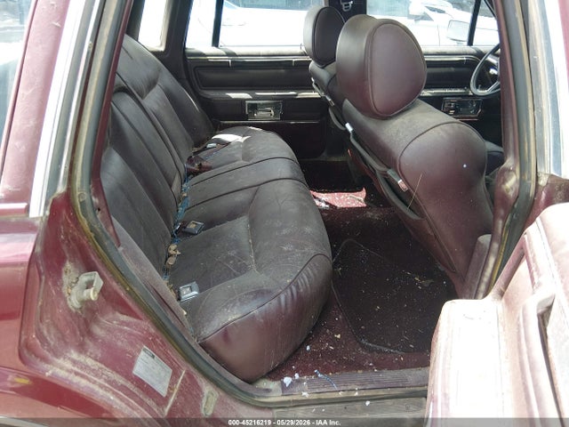 1988 Lincoln Town Car Signature მანქანა იყიდება აუქციონზე, vin: 1LNBM82F0JY718613, აუქციონის ნომერი: 45216219