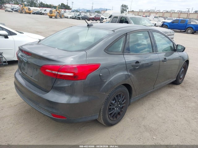 45216388 :رقم المزاد ، 1FADP3E28FL261964 vin ، 2015 Ford Focus S مزاد بيع