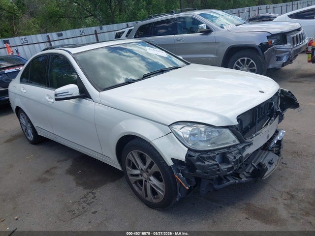 Продаж на аукціоні авто 2013 Mercedes-benz C 300 Luxury 4matic, vin: WDDGF8AB1DF952896, номер лоту: 45216878