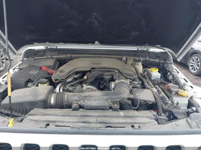 1C4HJXEG9JW124734 Jeep Wrangler Unlimited Sahara