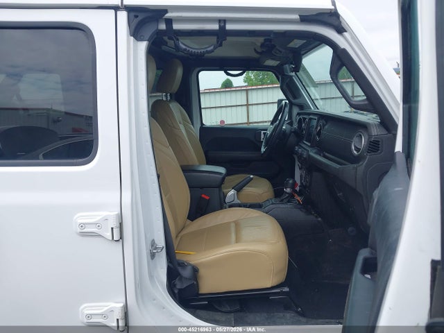 1C4HJXEG9JW124734 Jeep Wrangler Unlimited Sahara