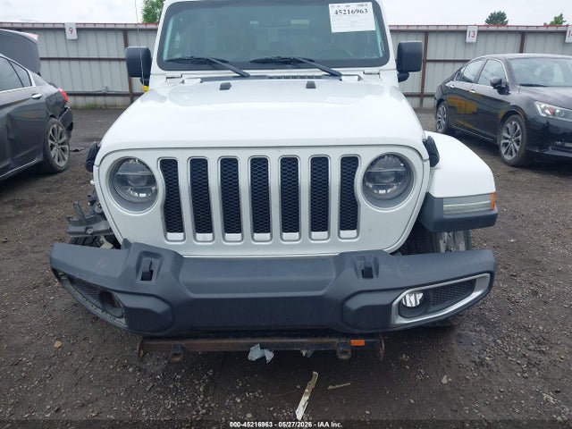 1C4HJXEG9JW124734 Jeep Wrangler Unlimited Sahara