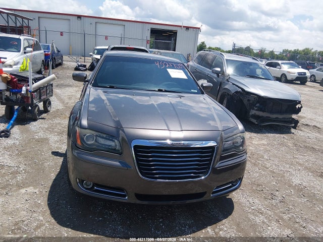 2013 Chrysler 300 300s მანქანა იყიდება აუქციონზე, vin: 2C3CCAGT8DH744011, აუქციონის ნომერი: 45217009
