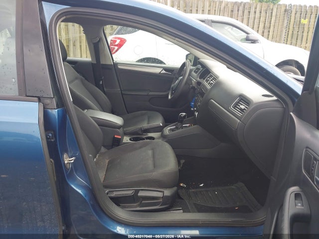 45217048 :رقم المزاد ، 3VWD17AJ1FM285597 vin ، 2015 Volkswagen Jetta 1.8t Se مزاد بيع