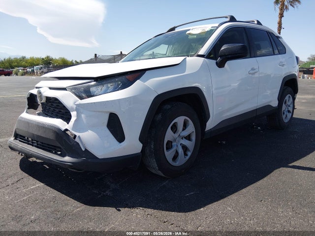 Toyota RAV4 LE 2020 JTMF1RFV2LD049745 Image 2