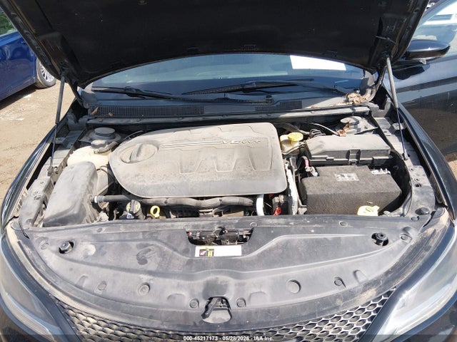 45217173 :رقم المزاد ، 1C3CCCBG8FN735972 vin ، 2015 Chrysler 200 S مزاد بيع