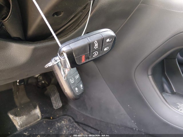 45217173 :رقم المزاد ، 1C3CCCBG8FN735972 vin ، 2015 Chrysler 200 S مزاد بيع
