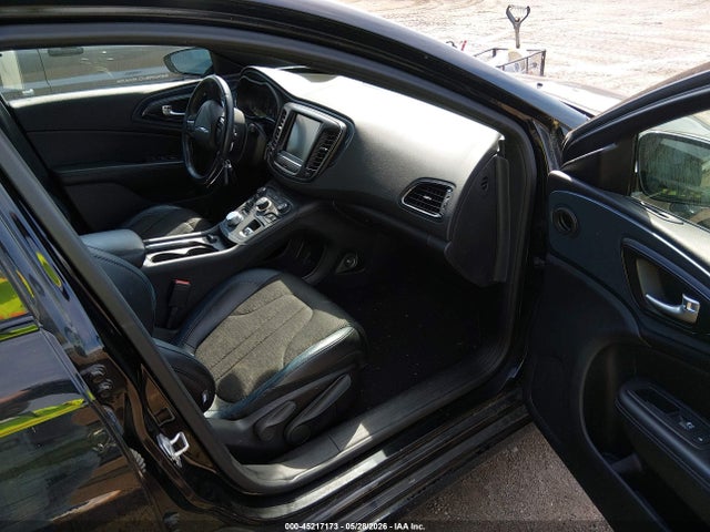 45217173 :رقم المزاد ، 1C3CCCBG8FN735972 vin ، 2015 Chrysler 200 S مزاد بيع
