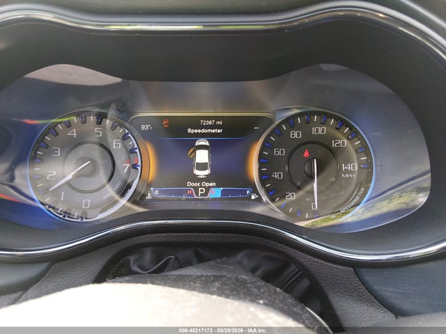 45217173 :رقم المزاد ، 1C3CCCBG8FN735972 vin ، 2015 Chrysler 200 S مزاد بيع