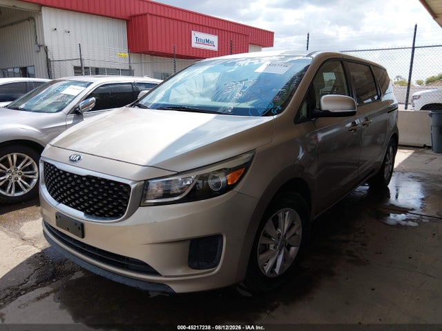 KIA SEDONA LX 2017 KNDMB5C14H6227987 Image 2