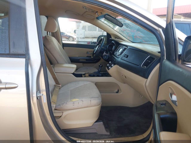 KIA SEDONA LX 2017 KNDMB5C14H6227987 Image 5