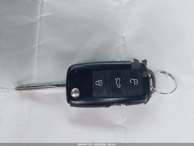 45217373 :رقم المزاد ، 3VW4A7AT7DM656308 vin ، 2013 Volkswagen Beetle 2.0t Fender Edition مزاد بيع