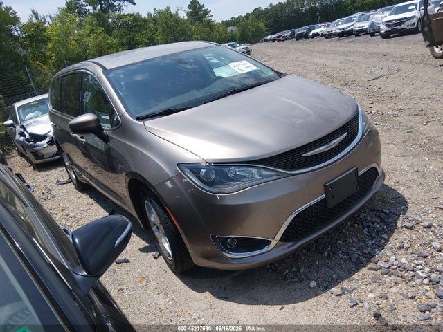 45217630 :رقم المزاد ، 2C4RC1BG3HR811453 vin ، 2017 Chrysler Pacifica Touring Plus مزاد بيع