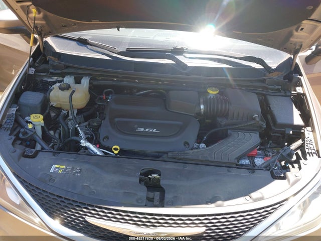 45217630 :رقم المزاد ، 2C4RC1BG3HR811453 vin ، 2017 Chrysler Pacifica Touring Plus مزاد بيع